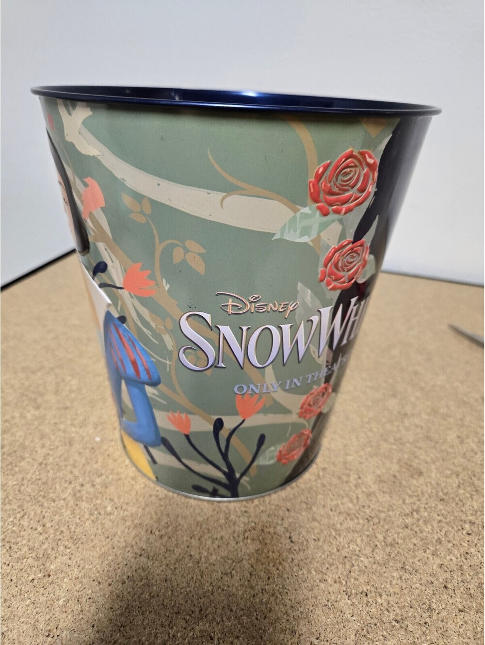 Disney Snow White Themed Metal Trash Can 130oz